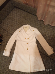 очень красивое белое пальто united colors of benetton размер 44