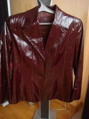 Продам новый стильный кожаный пиджак,  цвет бордо,  размер L-XL